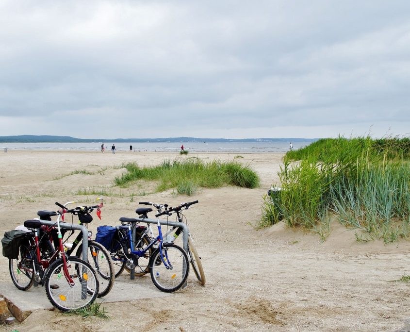 Aktivurlaub Ostsee Fahrräder Strand