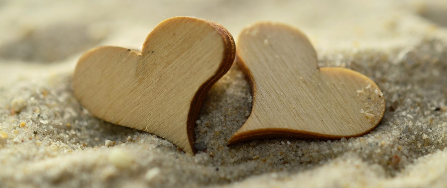 Kurzurlaub Valentinstag Strand Herzen